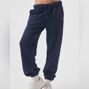 Alo Yoga Accolade Sweatpant Navy